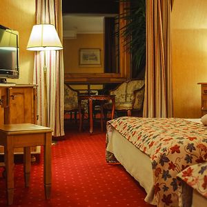 Pokój z łóżkiem king-size